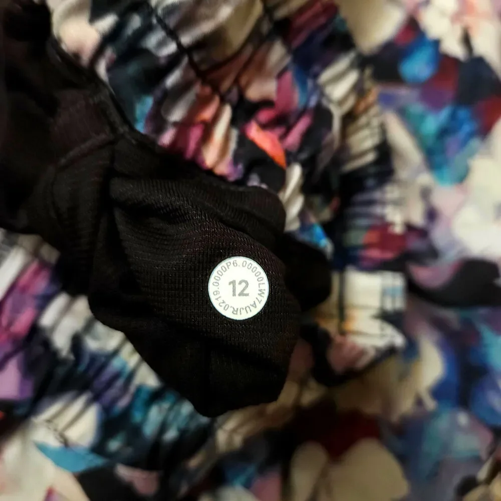 lululemon athletica Hotty Hot Short II *2.5" - Picture 6 of 7
